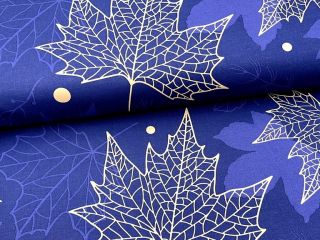 🍂 Objevte Domestik 145 „Javorové listy“ – jemný tisk bílých javorových listů na tmavě modrém podkladu ve šíři 220 cm 🍂 🪡...